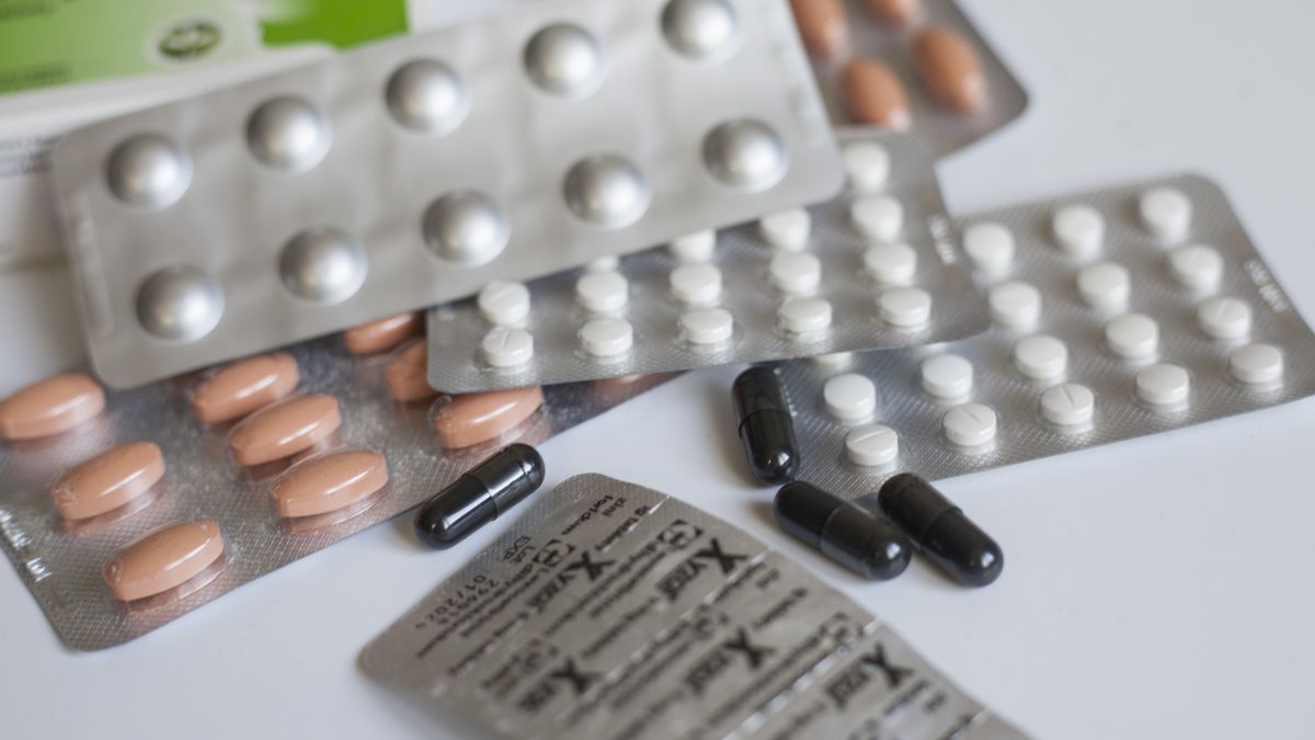 Místo celé krabičky léků jen přesně odpočítané pilulky, plánuje ministerstvo